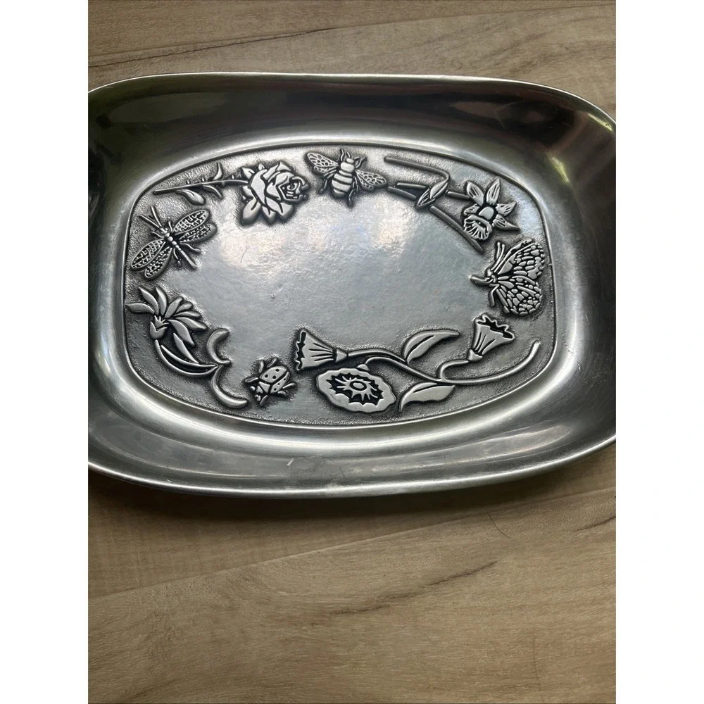 Vintage Wilton Armetale Bread‎ Tray Botanical floral pattern With Bugs pewter